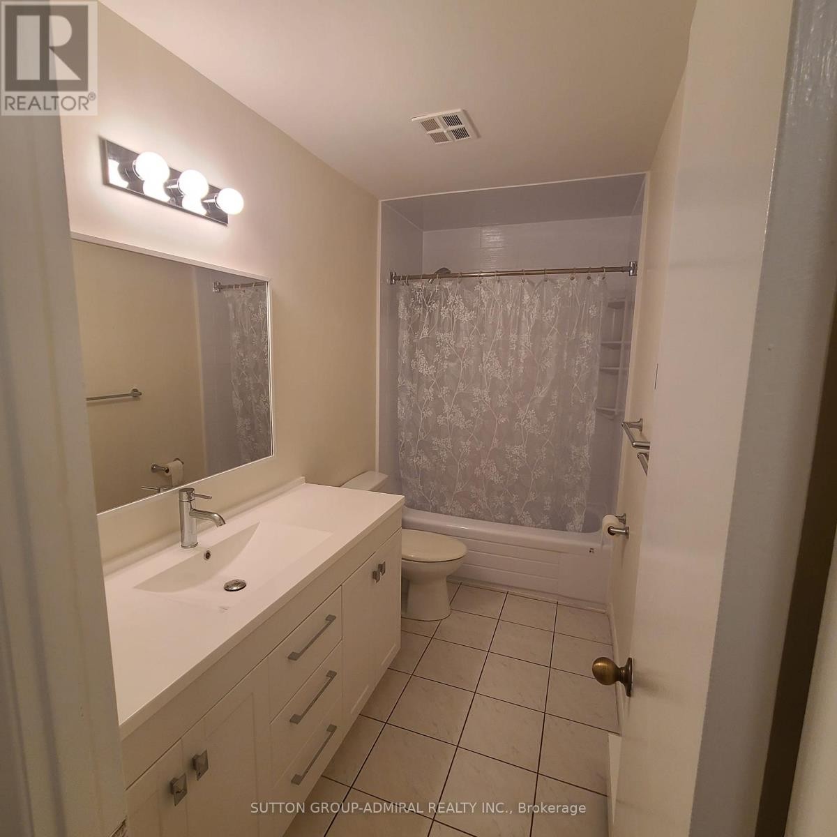 












#1 - 5128A DUNDAS STREET W

,
Toronto (Islington-City Centre West),




Ontario
M9A1C2

