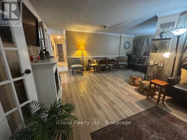 












1605 - 50 ELM DRIVE E

,
Mississauga (Mississauga Valleys),




Ontario
L5A3X2

