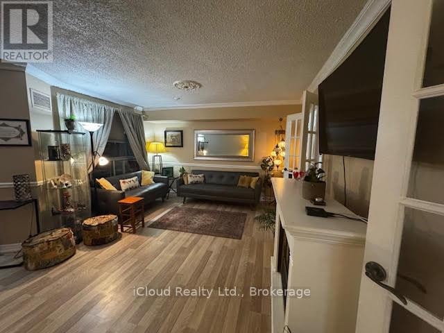 












1605 - 50 ELM DRIVE E

,
Mississauga (Mississauga Valleys),




Ontario
L5A3X2

