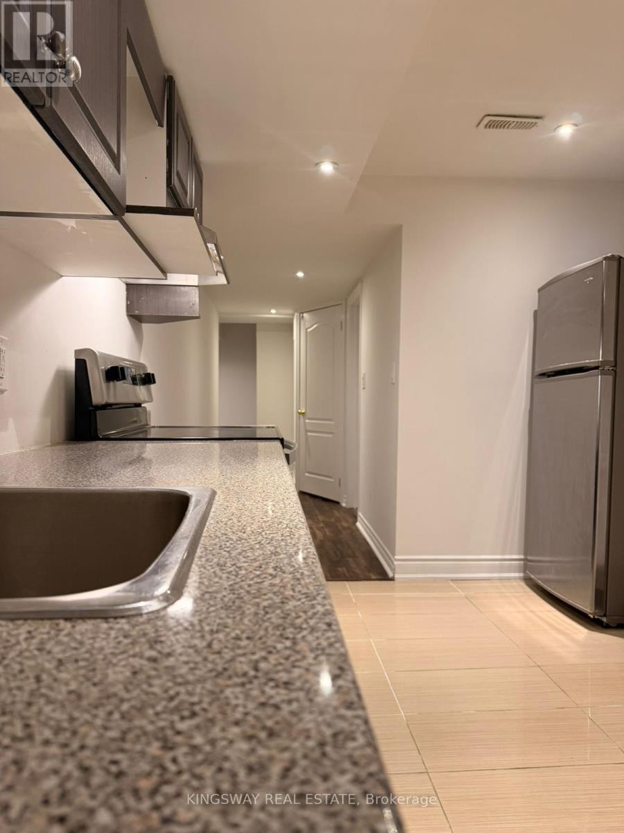 












BASEMENT - 243 PRINGLE AVENUE

,
Milton (SC Scott),




Ontario
L9T7A2

