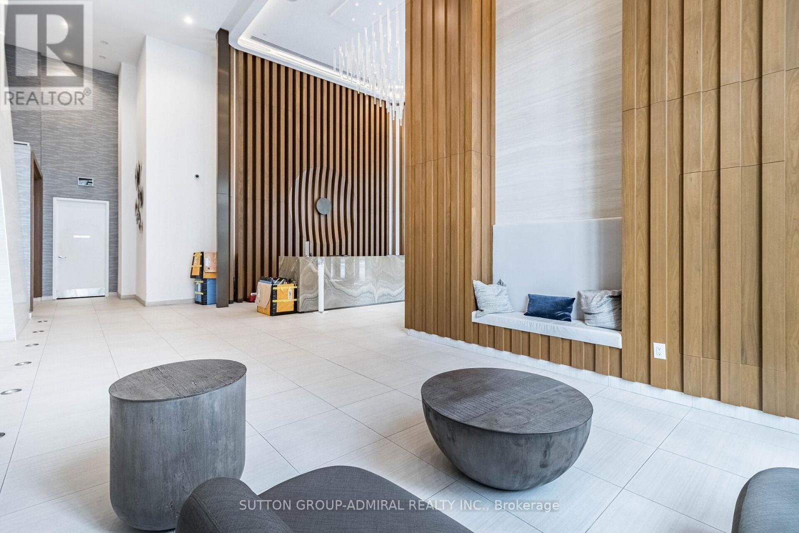 












1704 - 70 ANNIE CRAIG DRIVE

,
Toronto (Mimico),




Ontario
M8V0G2

