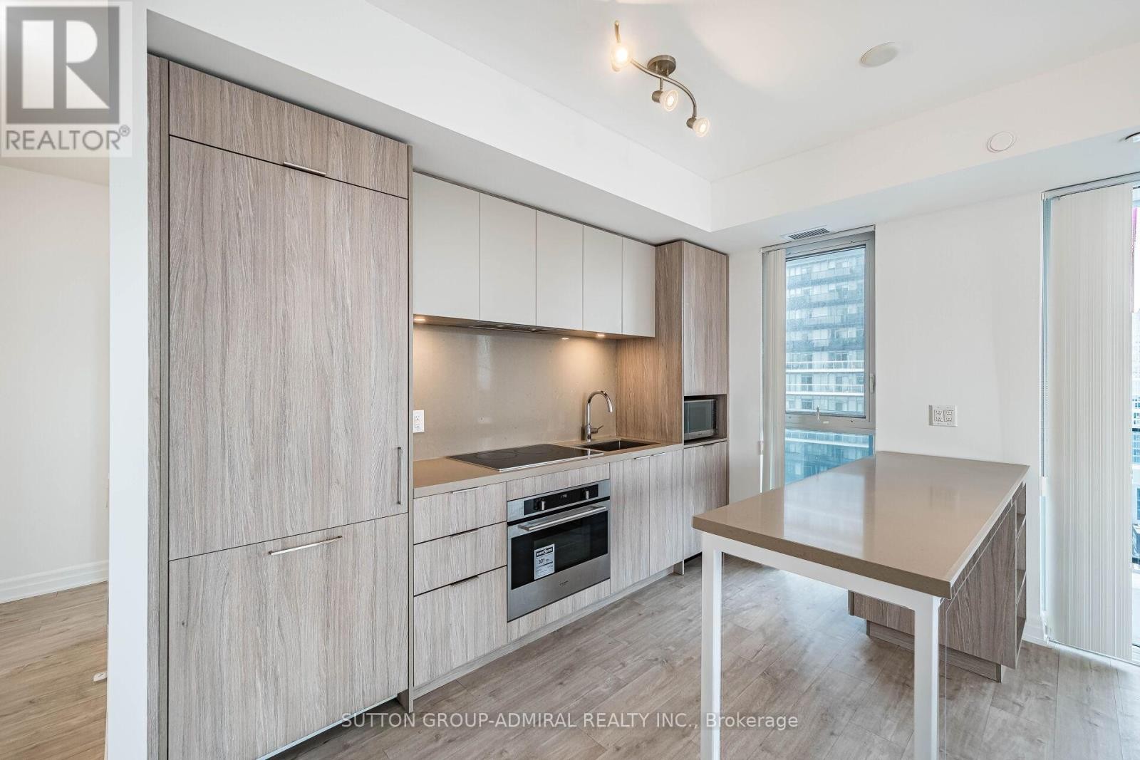 












1704 - 70 ANNIE CRAIG DRIVE

,
Toronto (Mimico),




Ontario
M8V0G2

