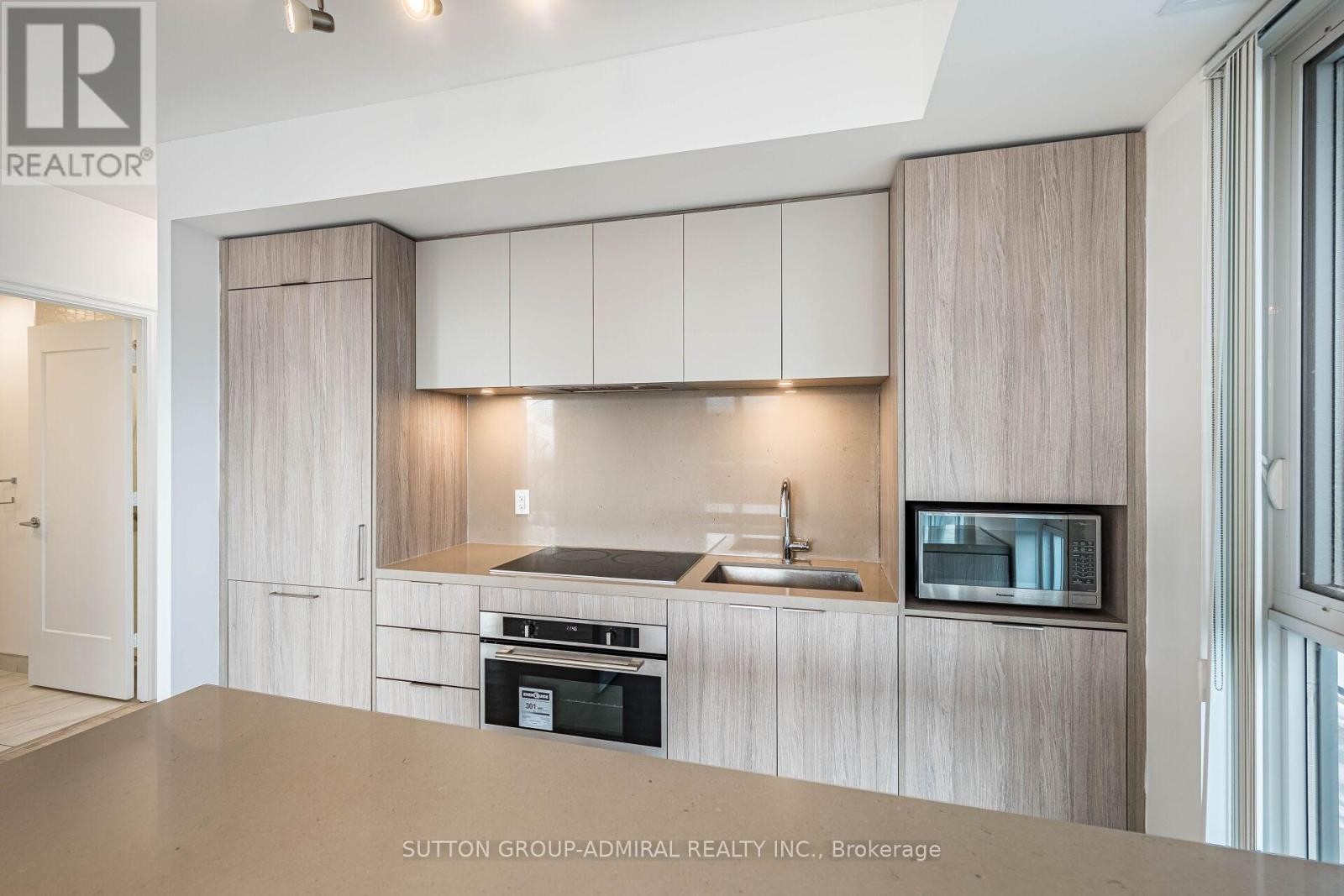 












1704 - 70 ANNIE CRAIG DRIVE

,
Toronto (Mimico),




Ontario
M8V0G2

