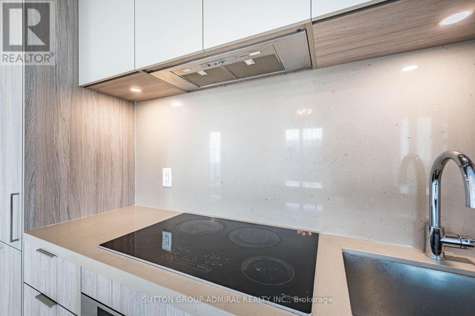 












1704 - 70 ANNIE CRAIG DRIVE

,
Toronto (Mimico),




Ontario
M8V0G2

