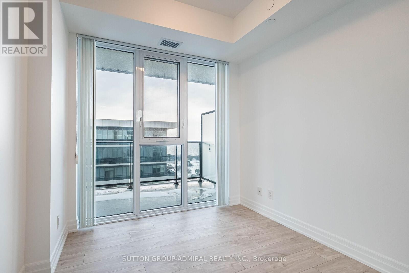 












1704 - 70 ANNIE CRAIG DRIVE

,
Toronto (Mimico),




Ontario
M8V0G2

