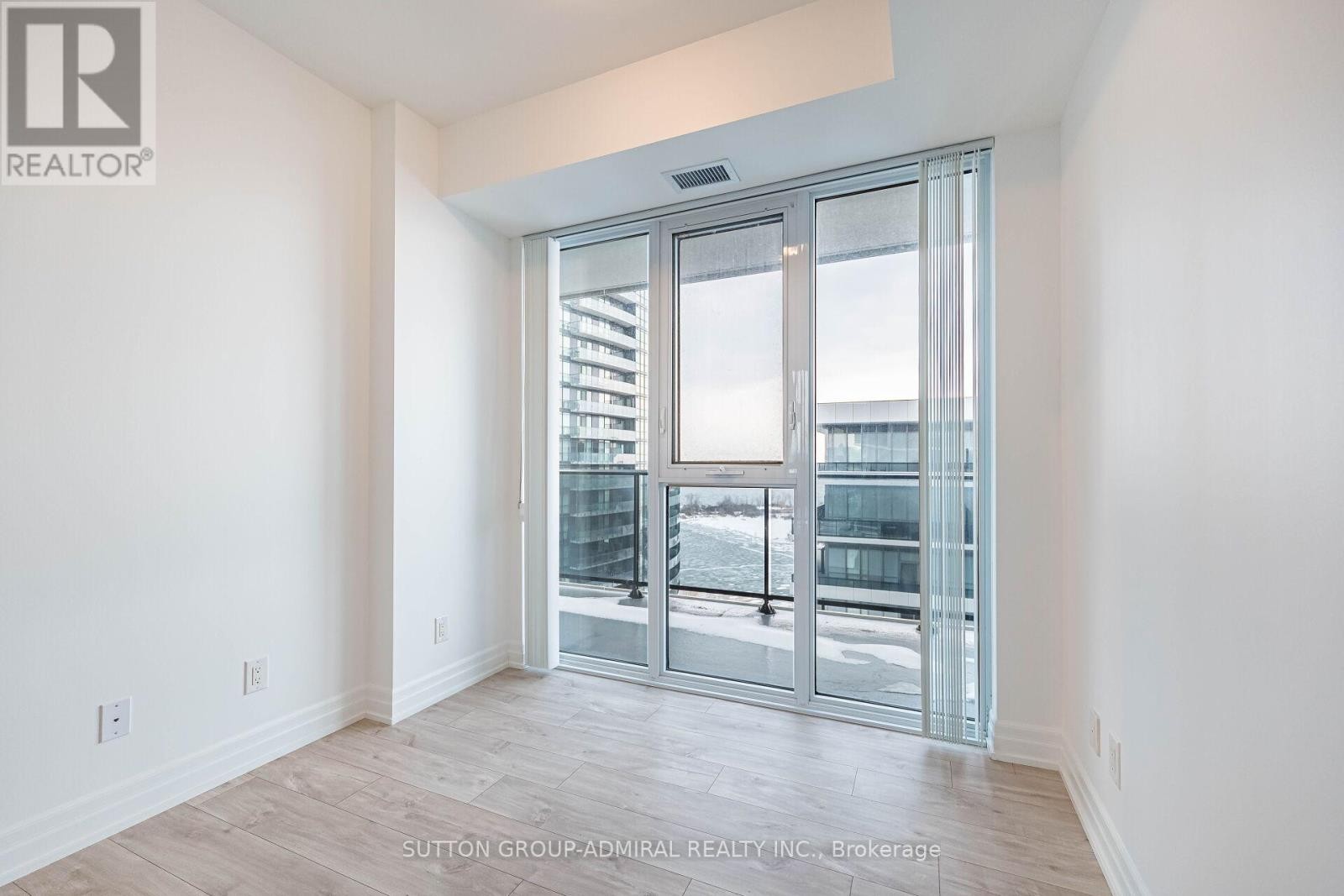 












1704 - 70 ANNIE CRAIG DRIVE

,
Toronto (Mimico),




Ontario
M8V0G2

