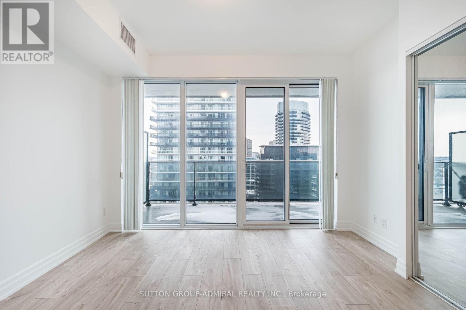 












1704 - 70 ANNIE CRAIG DRIVE

,
Toronto (Mimico),




Ontario
M8V0G2

