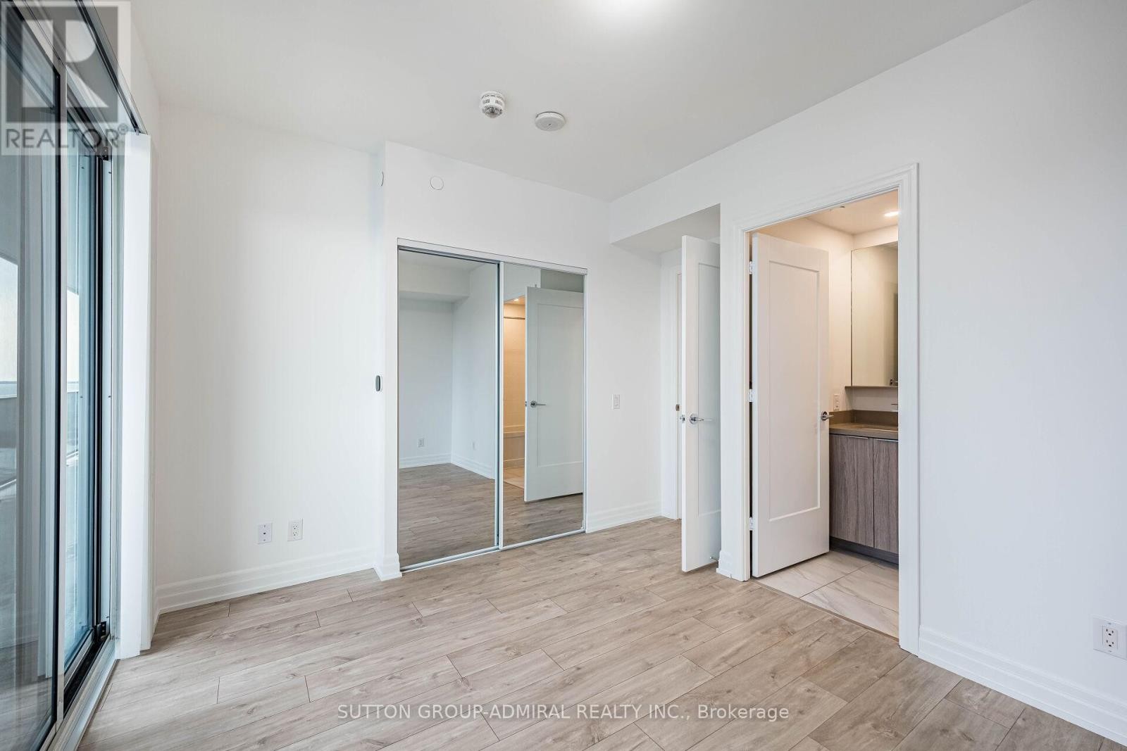 












1704 - 70 ANNIE CRAIG DRIVE

,
Toronto (Mimico),




Ontario
M8V0G2

