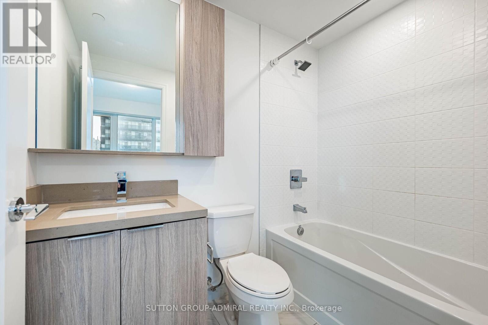 












1704 - 70 ANNIE CRAIG DRIVE

,
Toronto (Mimico),




Ontario
M8V0G2

