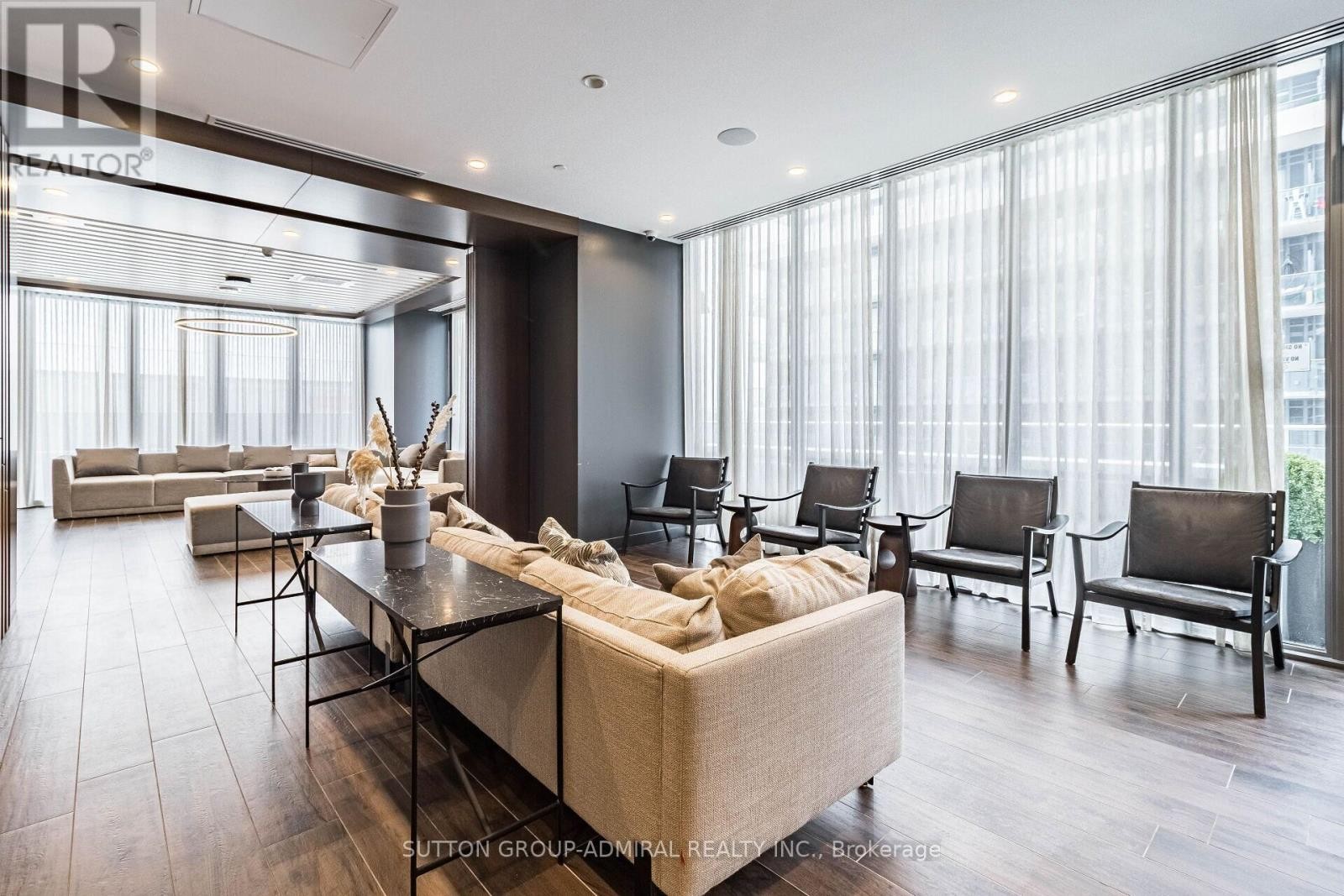 












1704 - 70 ANNIE CRAIG DRIVE

,
Toronto (Mimico),




Ontario
M8V0G2

