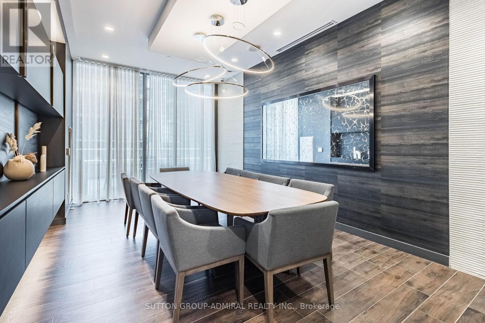 












1704 - 70 ANNIE CRAIG DRIVE

,
Toronto (Mimico),




Ontario
M8V0G2

