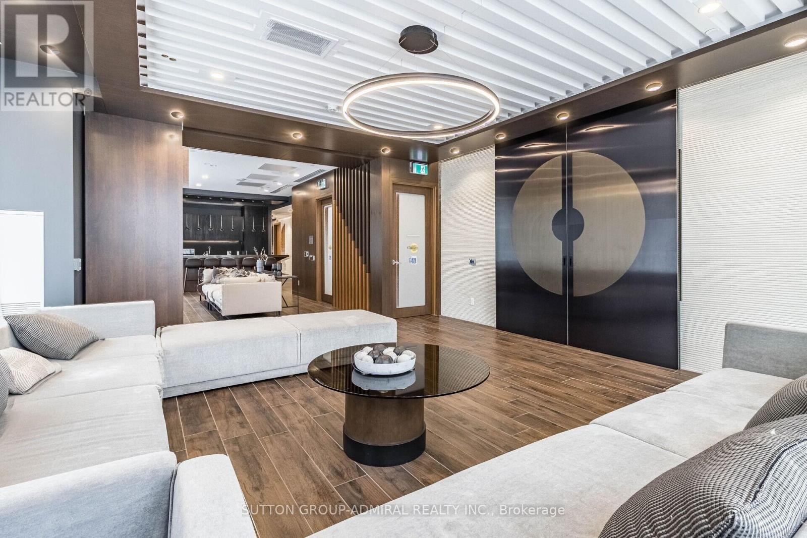 












1704 - 70 ANNIE CRAIG DRIVE

,
Toronto (Mimico),




Ontario
M8V0G2

