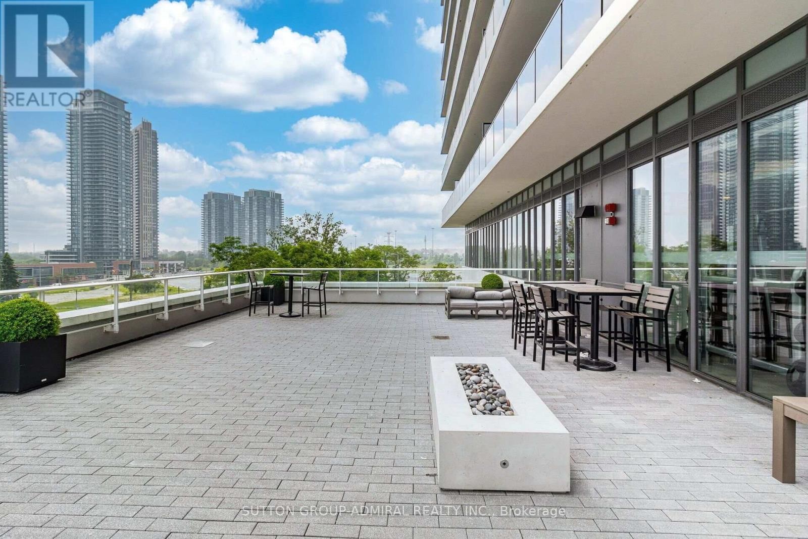 












1704 - 70 ANNIE CRAIG DRIVE

,
Toronto (Mimico),




Ontario
M8V0G2

