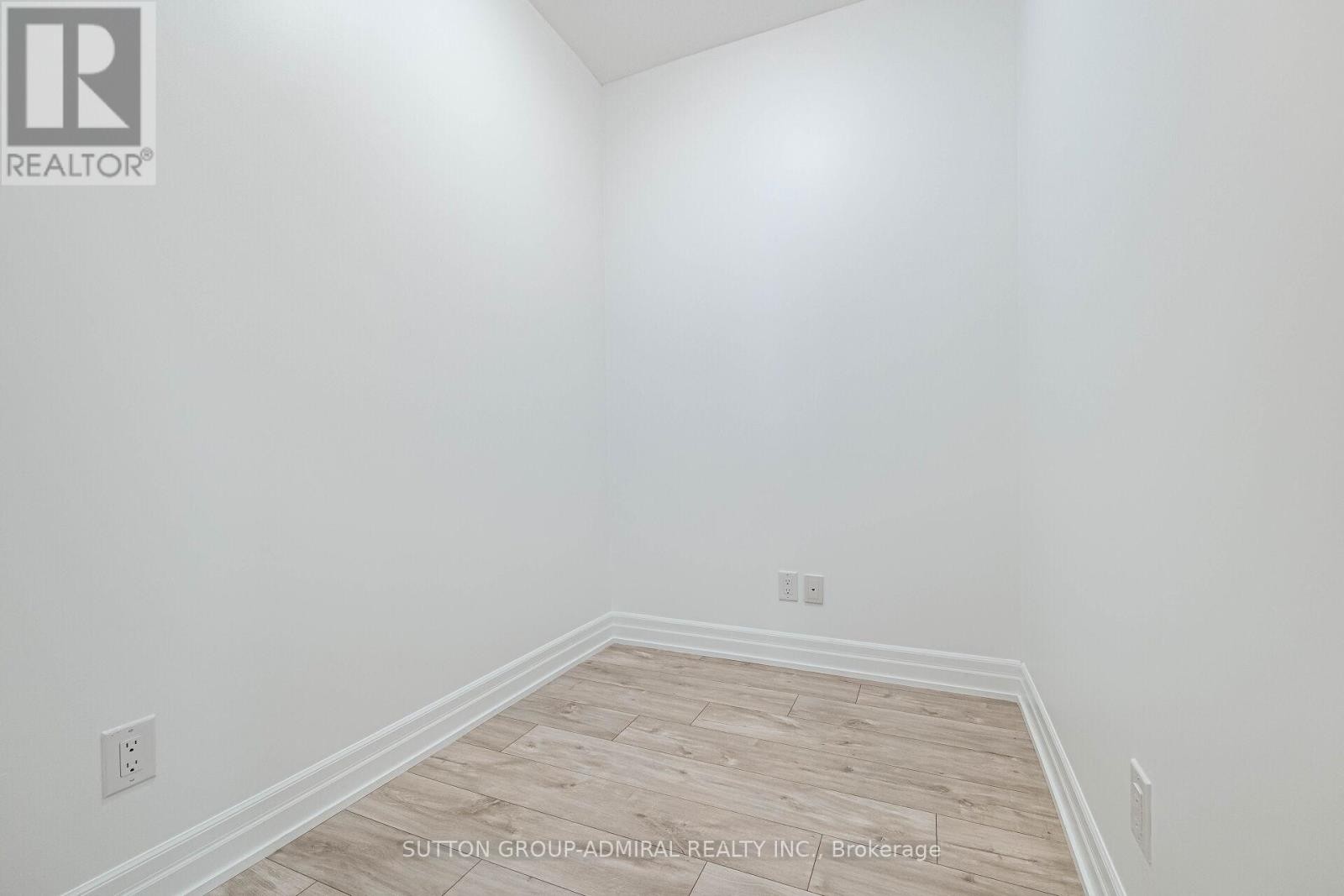 












1704 - 70 ANNIE CRAIG DRIVE

,
Toronto (Mimico),




Ontario
M8V0G2

