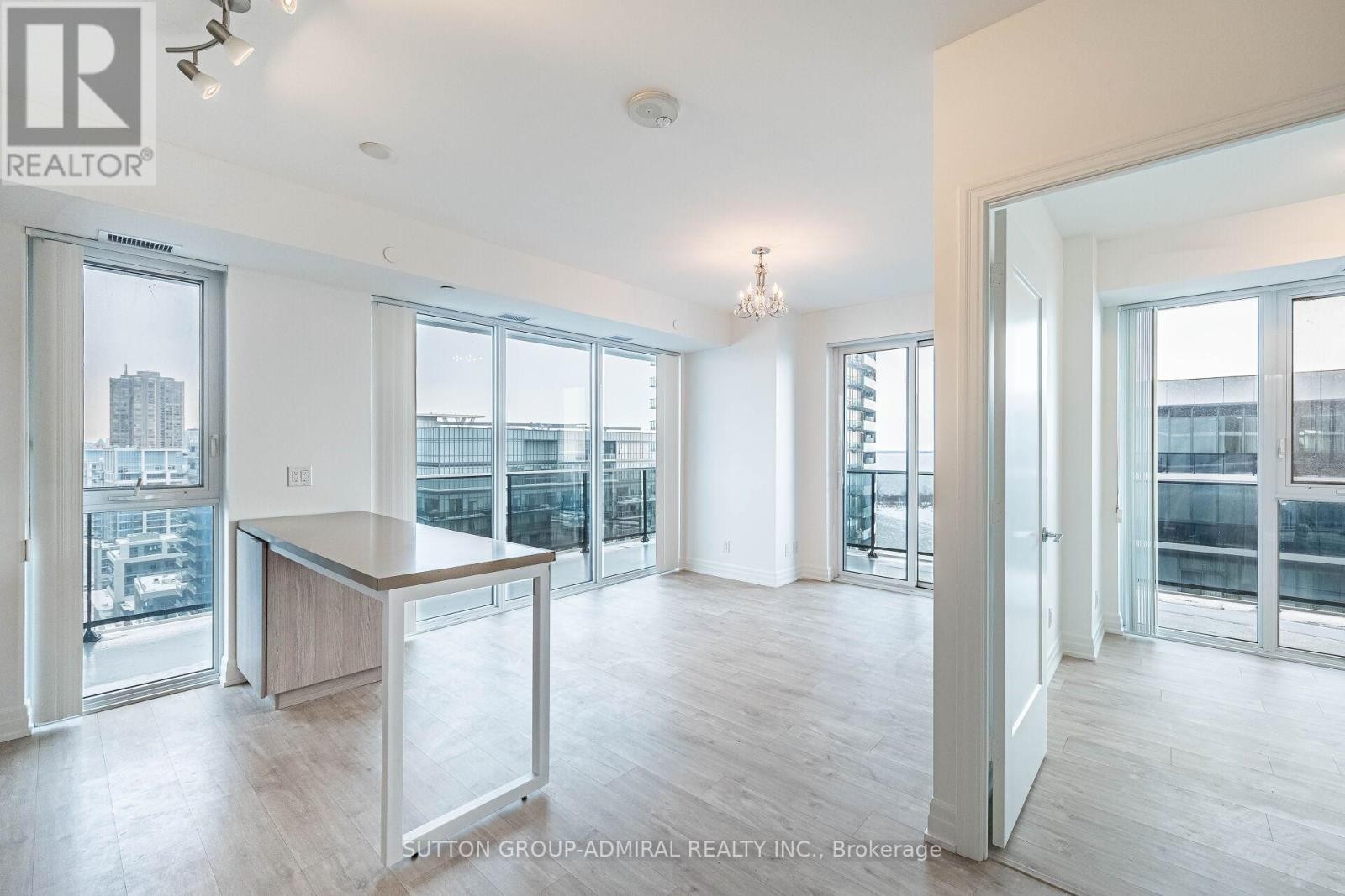 












1704 - 70 ANNIE CRAIG DRIVE

,
Toronto (Mimico),




Ontario
M8V0G2

