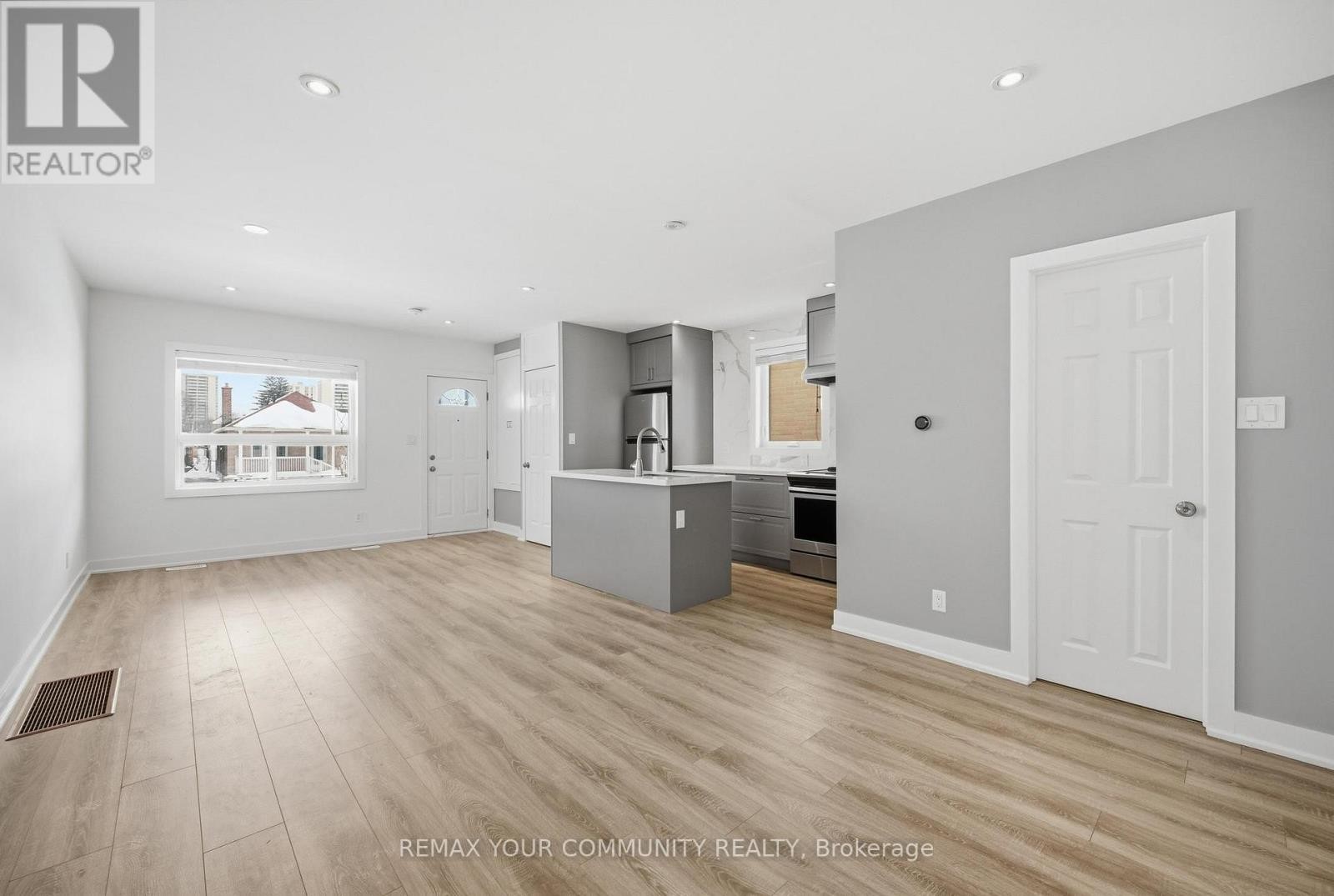 












172 TIMES ROAD

,
Toronto (Briar Hill-Belgravia),




Ontario
M6B3M6

