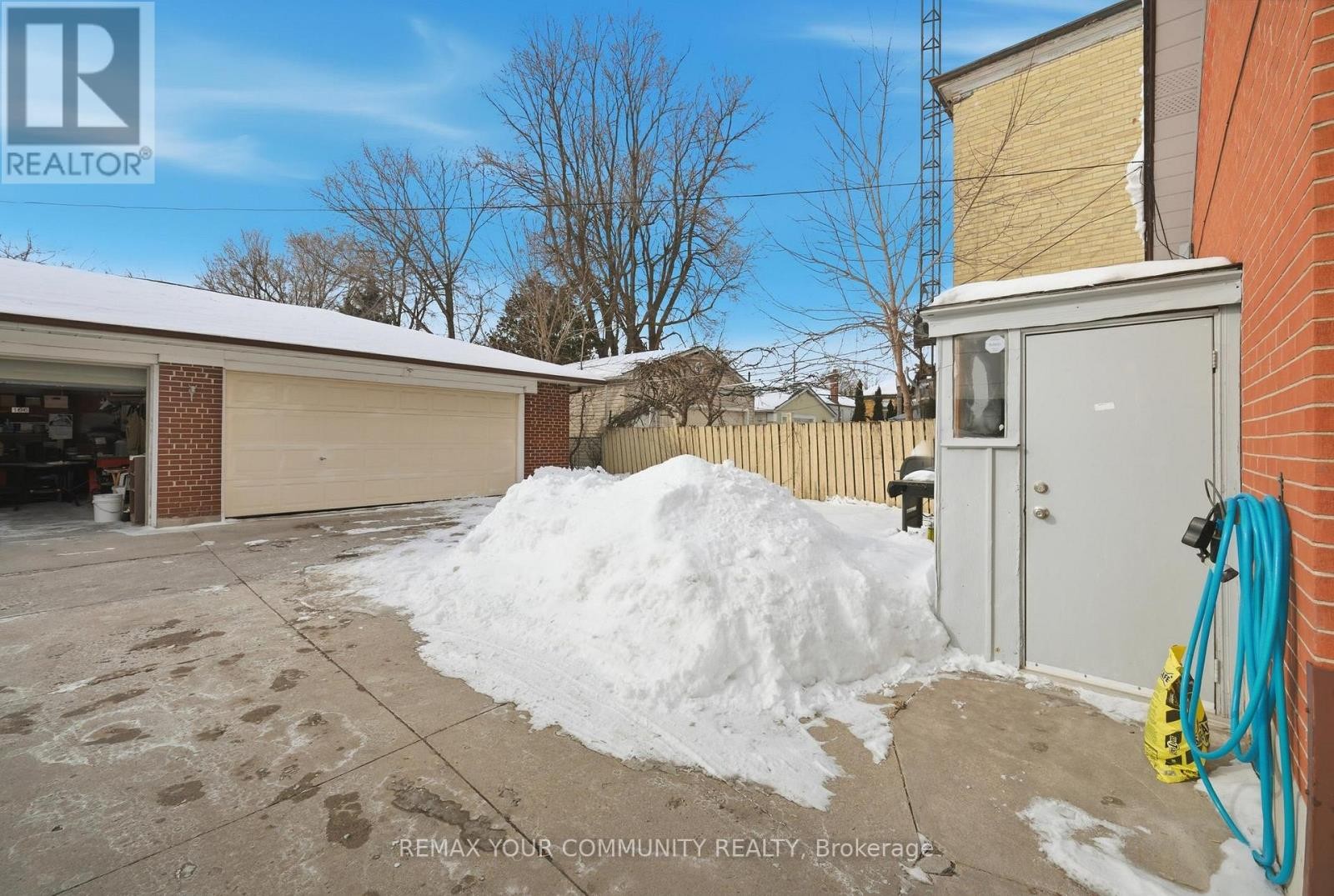 












172 TIMES ROAD

,
Toronto (Briar Hill-Belgravia),




Ontario
M6B3M6

