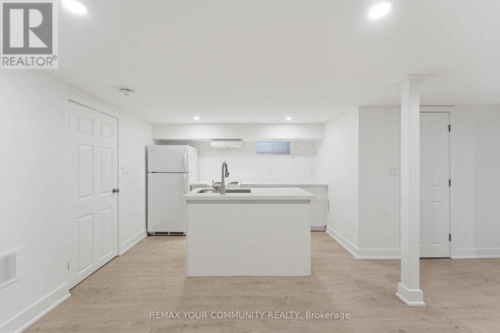 












172 TIMES ROAD

,
Toronto (Briar Hill-Belgravia),




Ontario
M6B3M6

