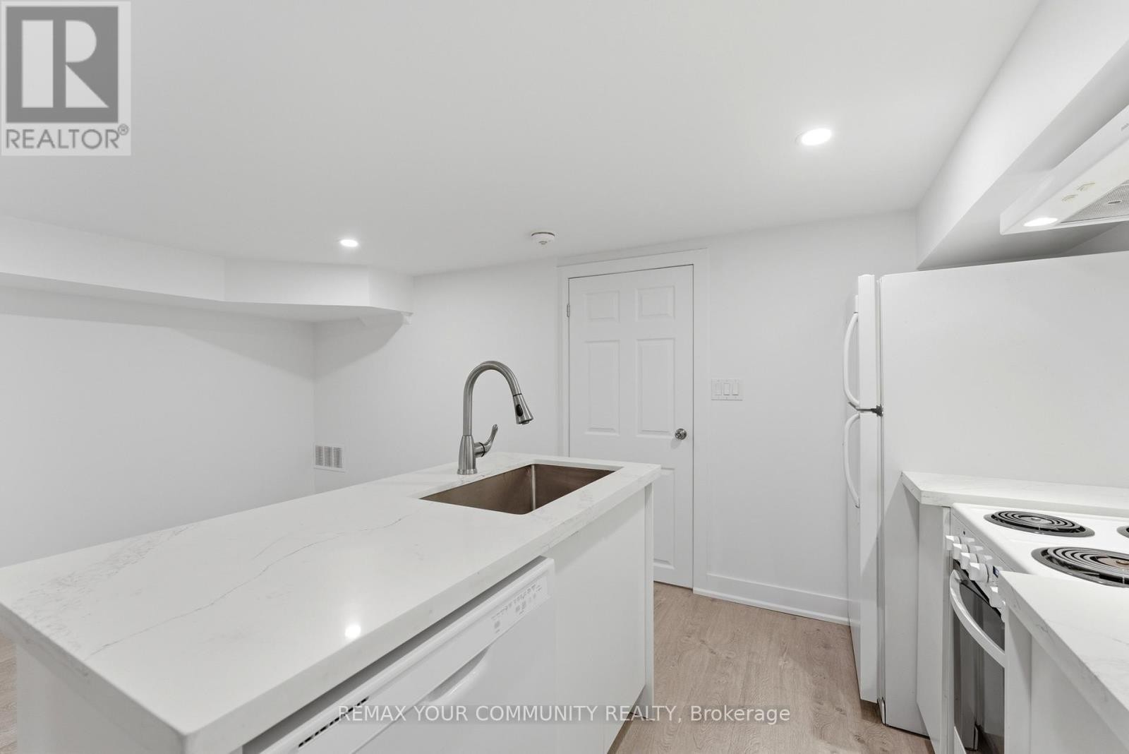 












172 TIMES ROAD

,
Toronto (Briar Hill-Belgravia),




Ontario
M6B3M6

