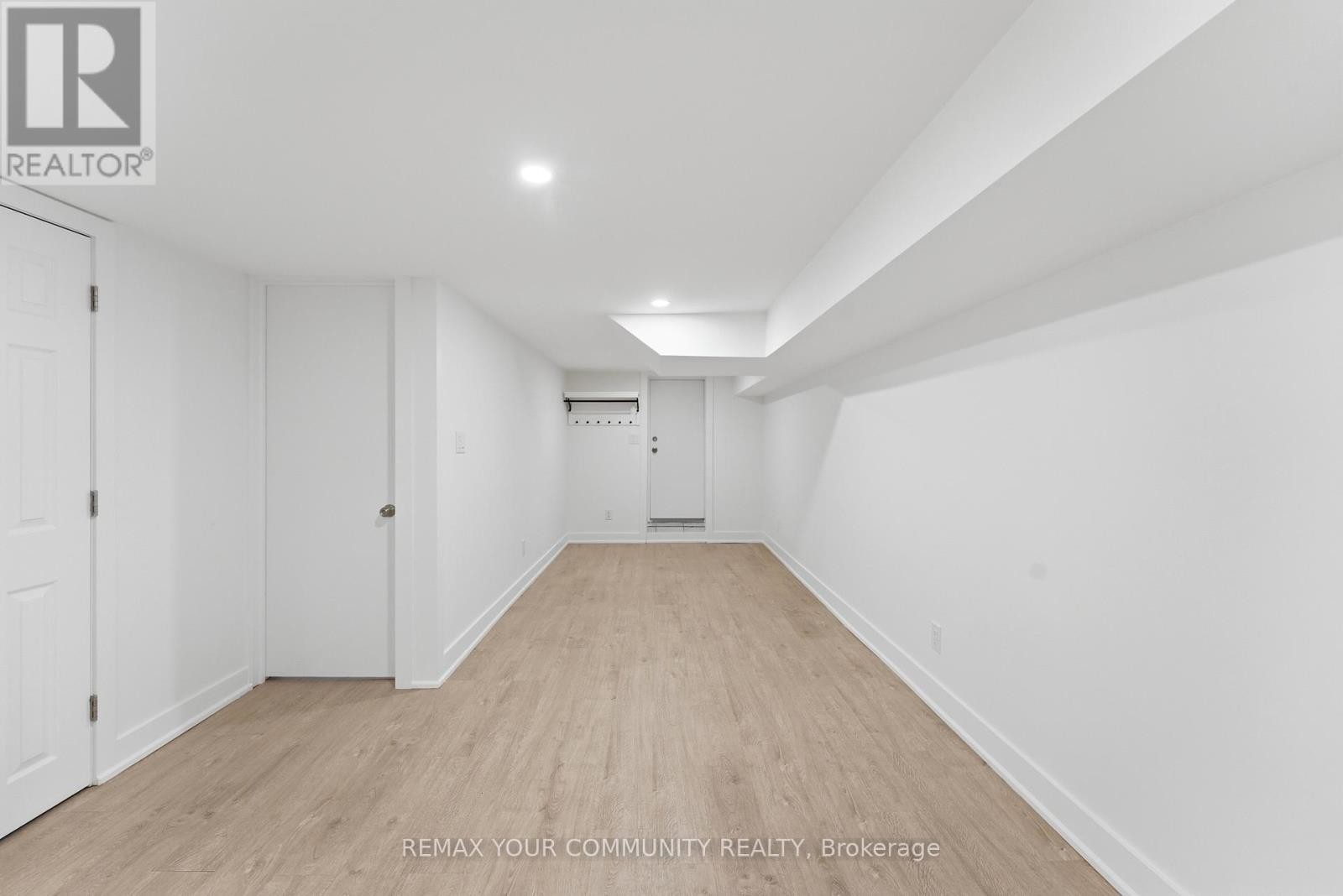 












172 TIMES ROAD

,
Toronto (Briar Hill-Belgravia),




Ontario
M6B3M6

