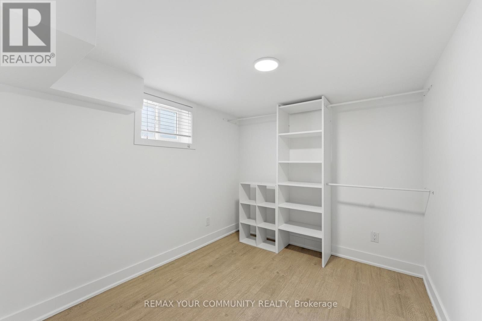 












172 TIMES ROAD

,
Toronto (Briar Hill-Belgravia),




Ontario
M6B3M6

