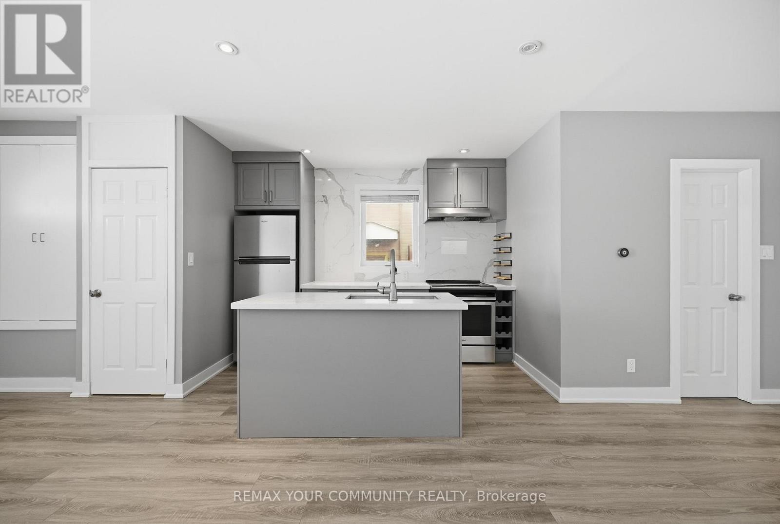 












172 TIMES ROAD

,
Toronto (Briar Hill-Belgravia),




Ontario
M6B3M6

