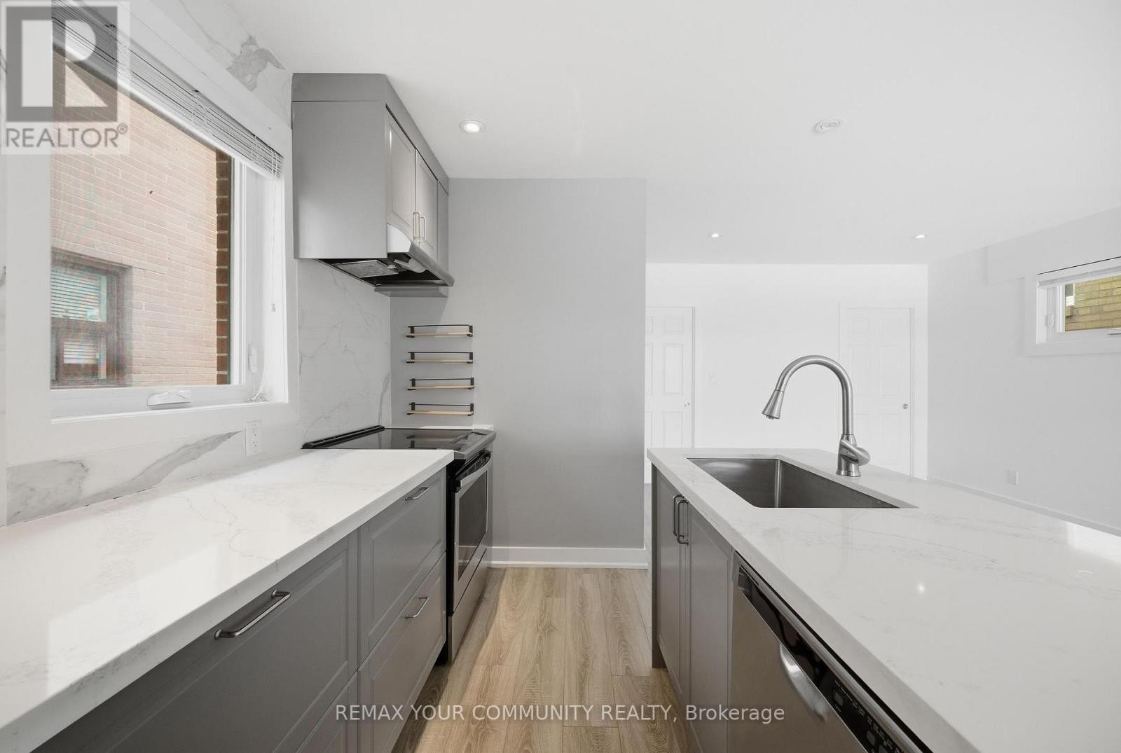 












172 TIMES ROAD

,
Toronto (Briar Hill-Belgravia),




Ontario
M6B3M6

