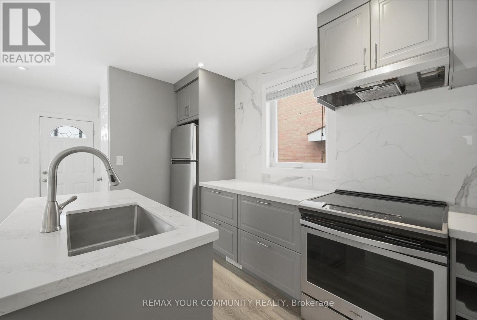 












172 TIMES ROAD

,
Toronto (Briar Hill-Belgravia),




Ontario
M6B3M6

