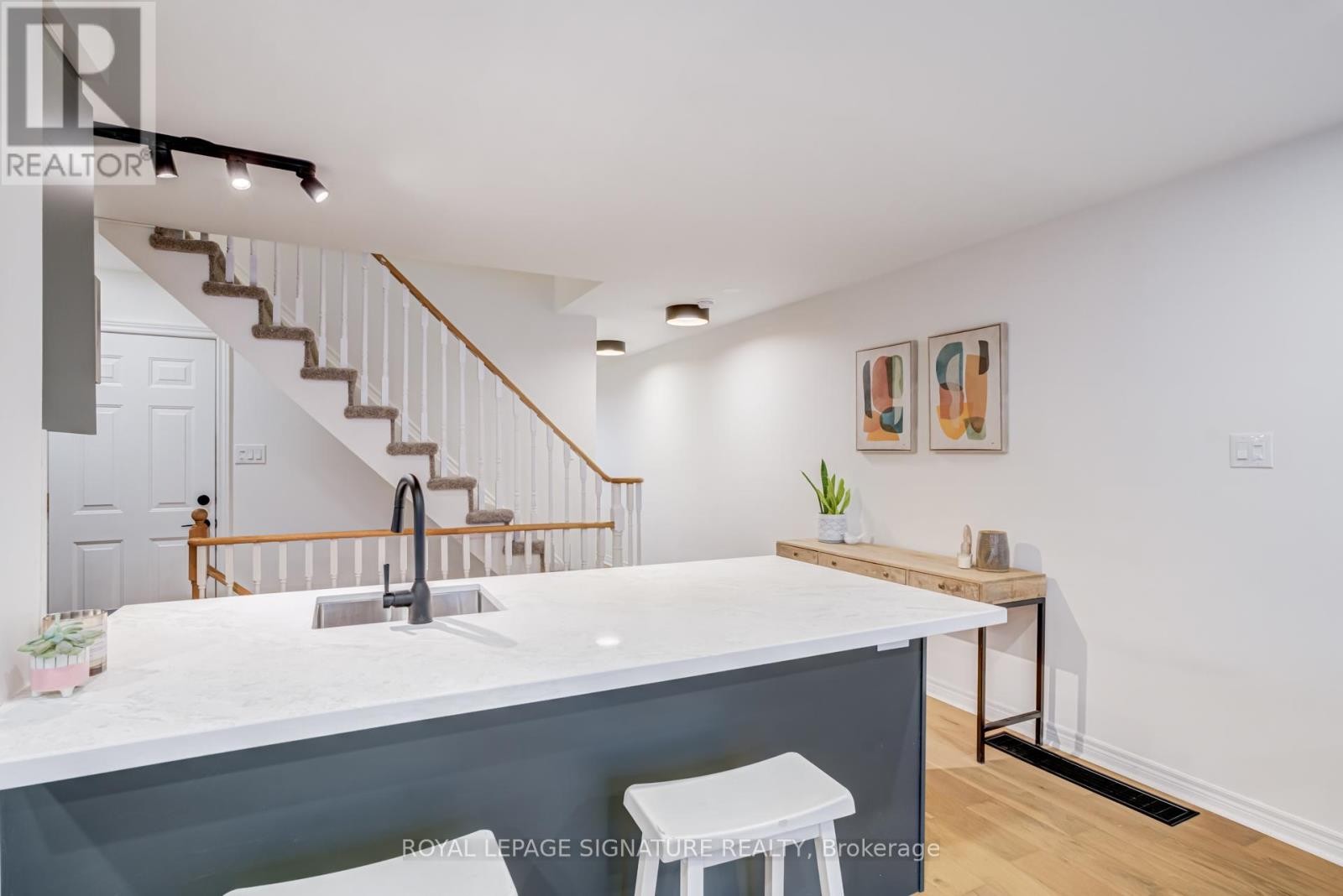 












10 - 1050 GRAND BOULEVARD

,
Oakville (FA Falgarwood),




Ontario
L6H2S5

