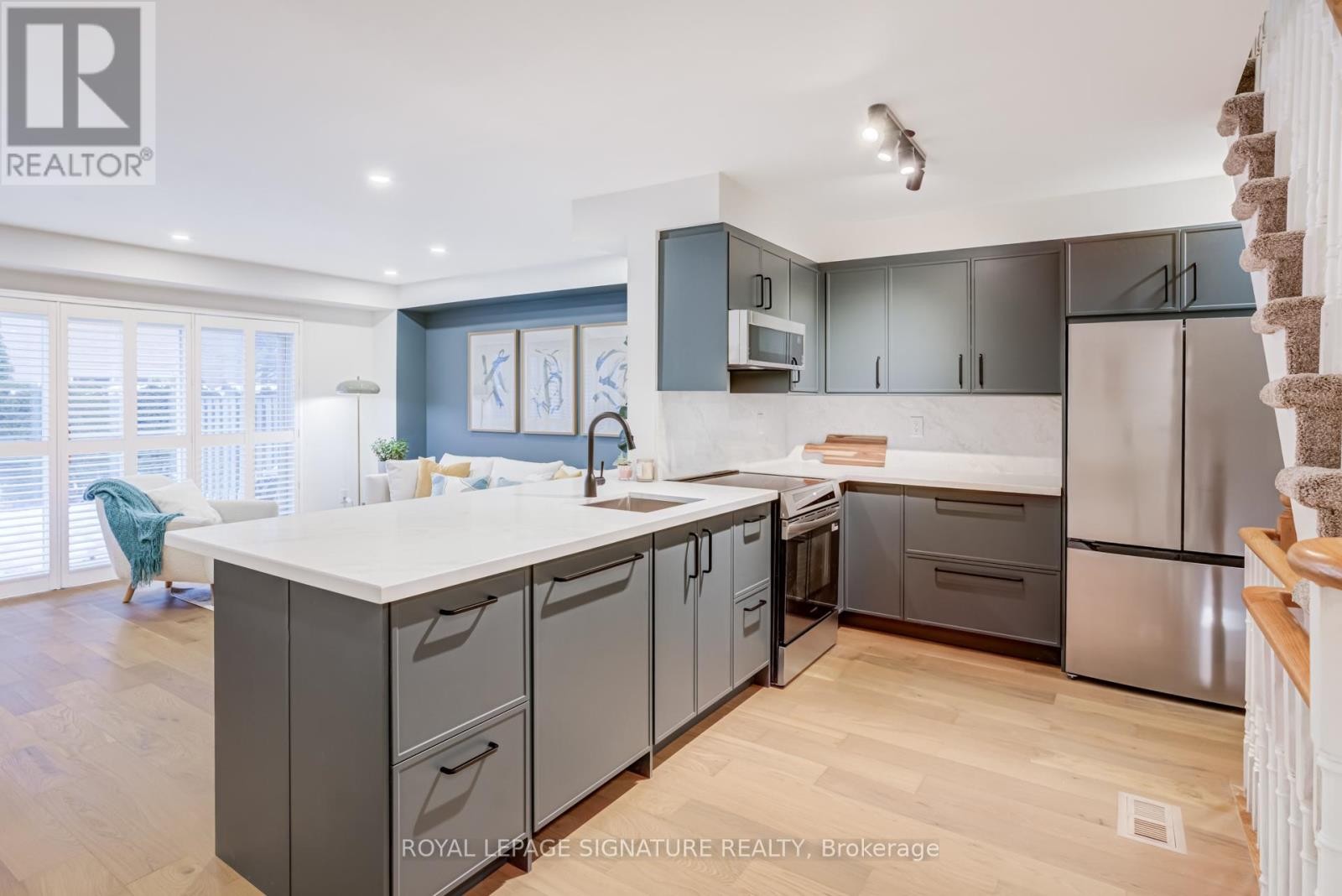 












10 - 1050 GRAND BOULEVARD

,
Oakville (FA Falgarwood),




Ontario
L6H2S5

