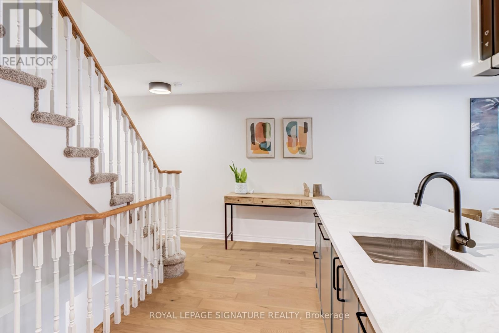 












10 - 1050 GRAND BOULEVARD

,
Oakville (FA Falgarwood),




Ontario
L6H2S5

