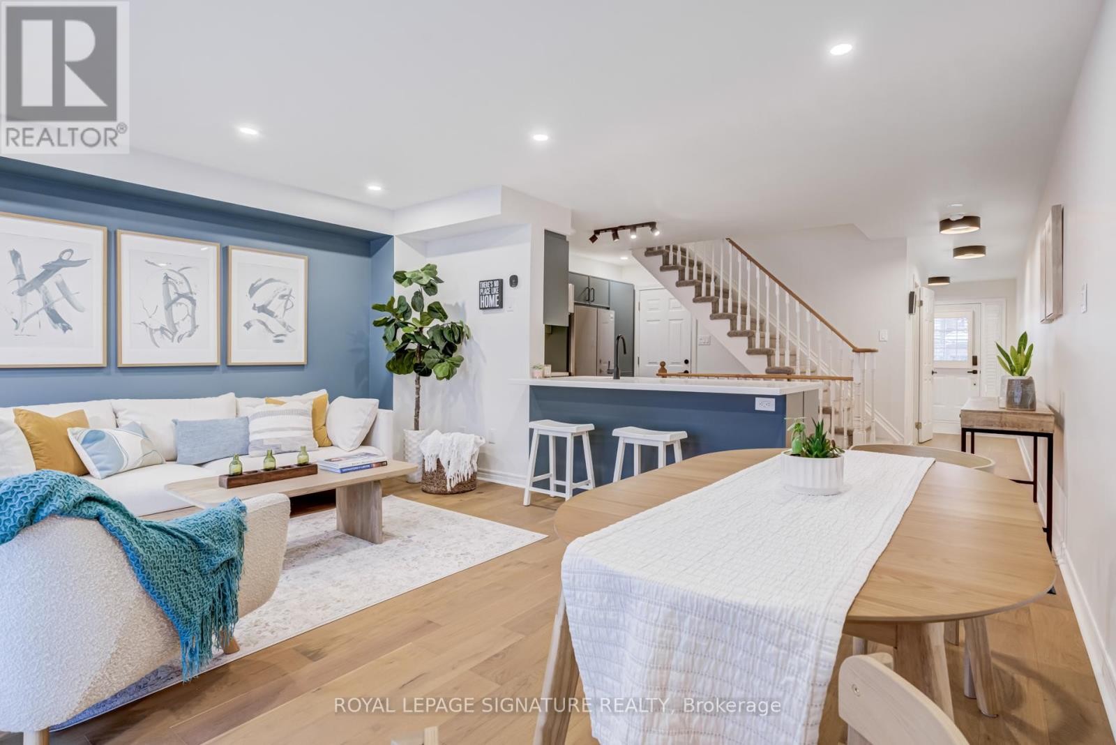 












10 - 1050 GRAND BOULEVARD

,
Oakville (FA Falgarwood),




Ontario
L6H2S5

