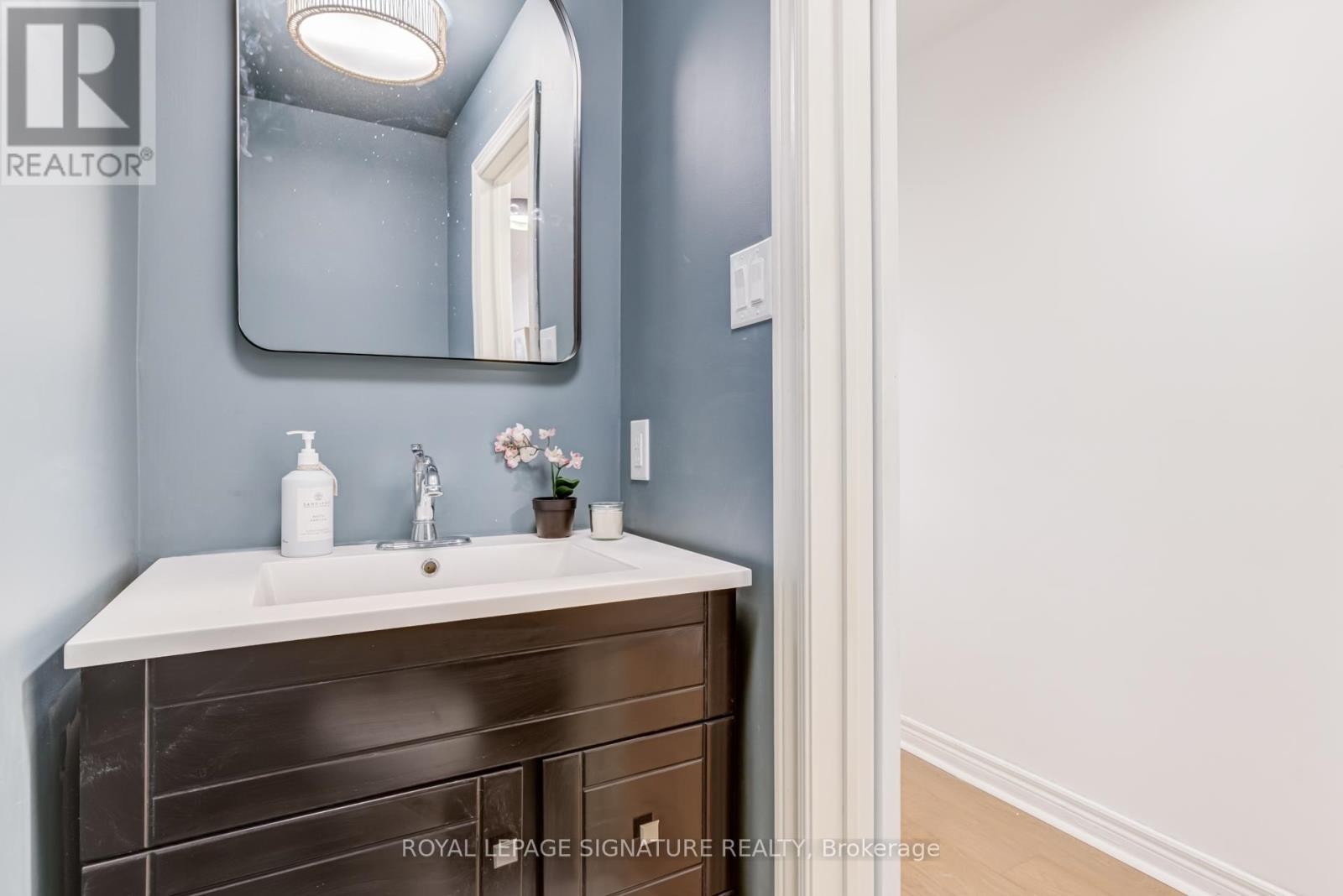 












10 - 1050 GRAND BOULEVARD

,
Oakville (FA Falgarwood),




Ontario
L6H2S5

