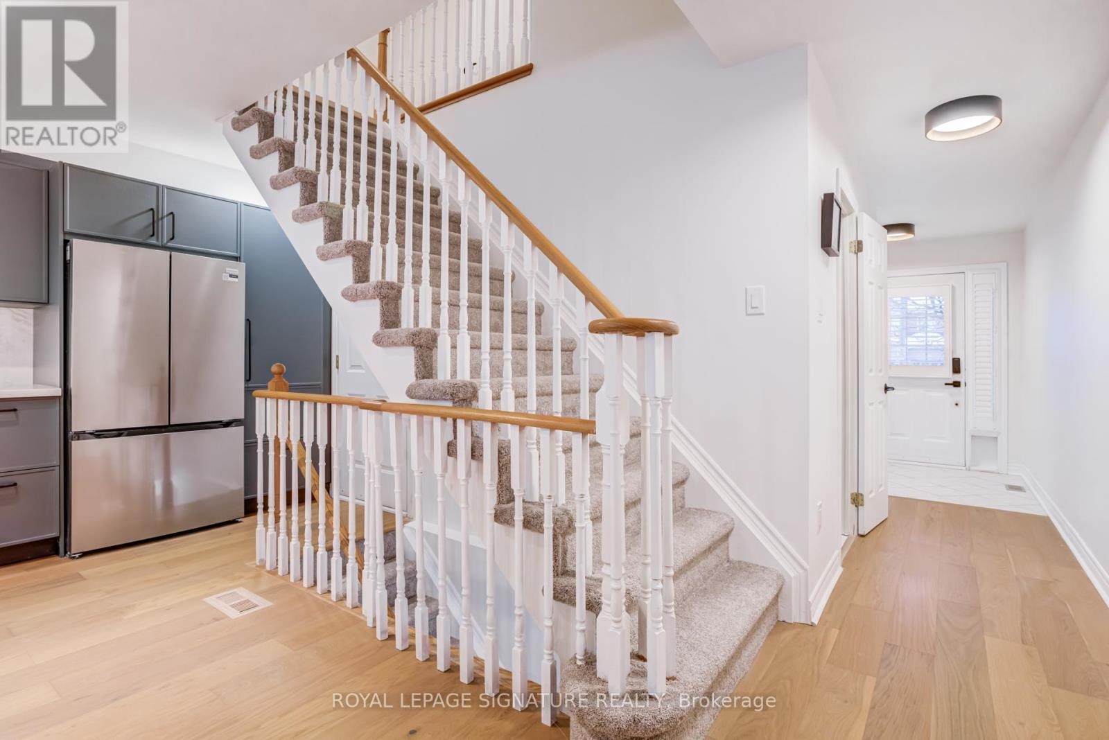 












10 - 1050 GRAND BOULEVARD

,
Oakville (FA Falgarwood),




Ontario
L6H2S5

