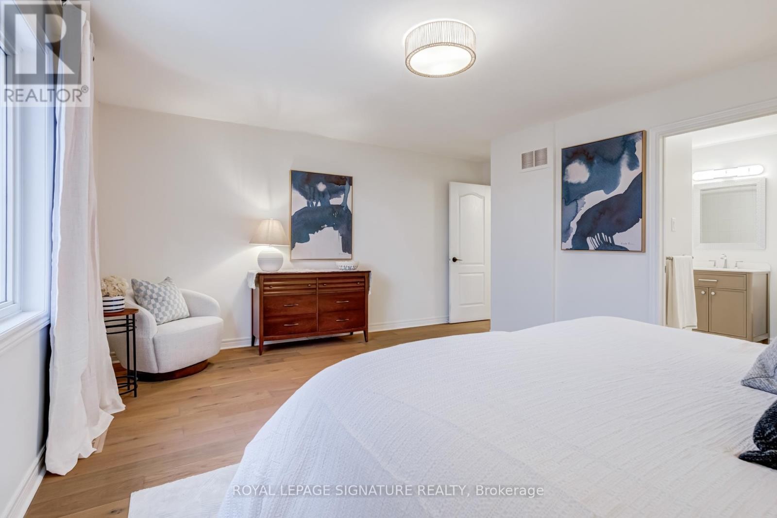 












10 - 1050 GRAND BOULEVARD

,
Oakville (FA Falgarwood),




Ontario
L6H2S5

