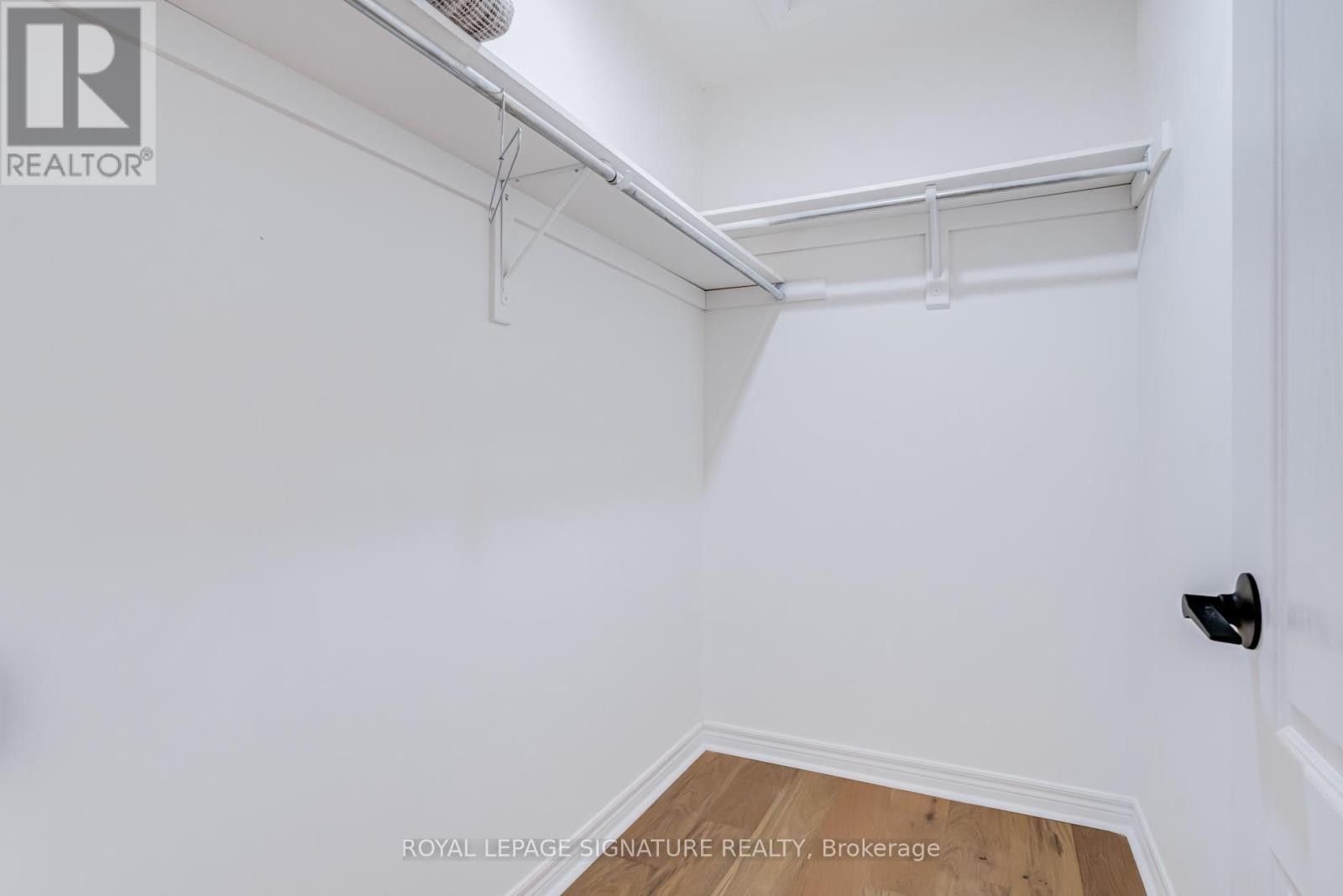 












10 - 1050 GRAND BOULEVARD

,
Oakville (FA Falgarwood),




Ontario
L6H2S5

