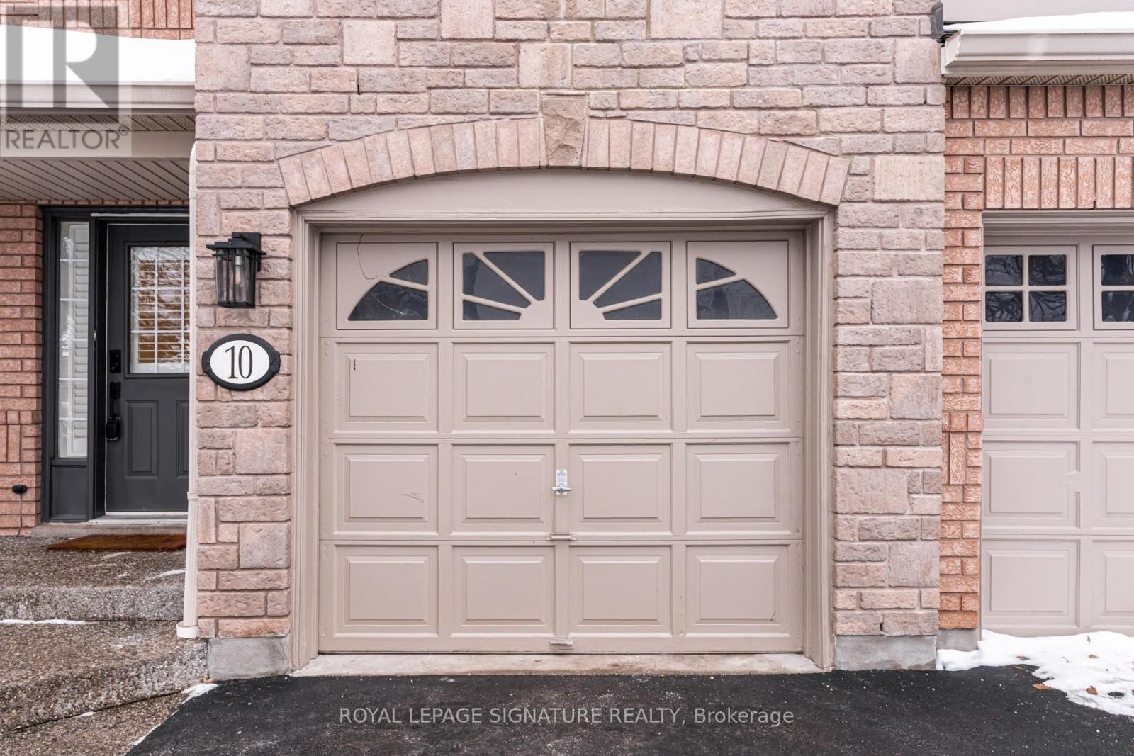 












10 - 1050 GRAND BOULEVARD

,
Oakville (FA Falgarwood),




Ontario
L6H2S5

