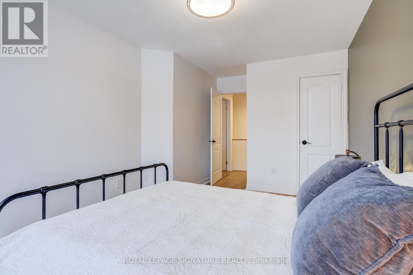 












10 - 1050 GRAND BOULEVARD

,
Oakville (FA Falgarwood),




Ontario
L6H2S5

