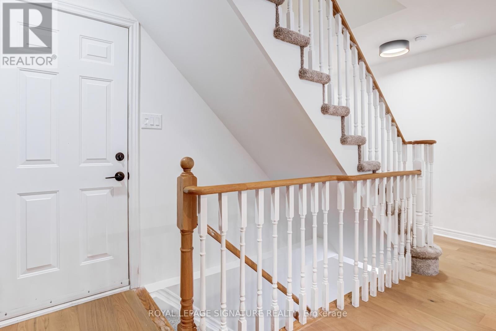 












10 - 1050 GRAND BOULEVARD

,
Oakville (FA Falgarwood),




Ontario
L6H2S5

