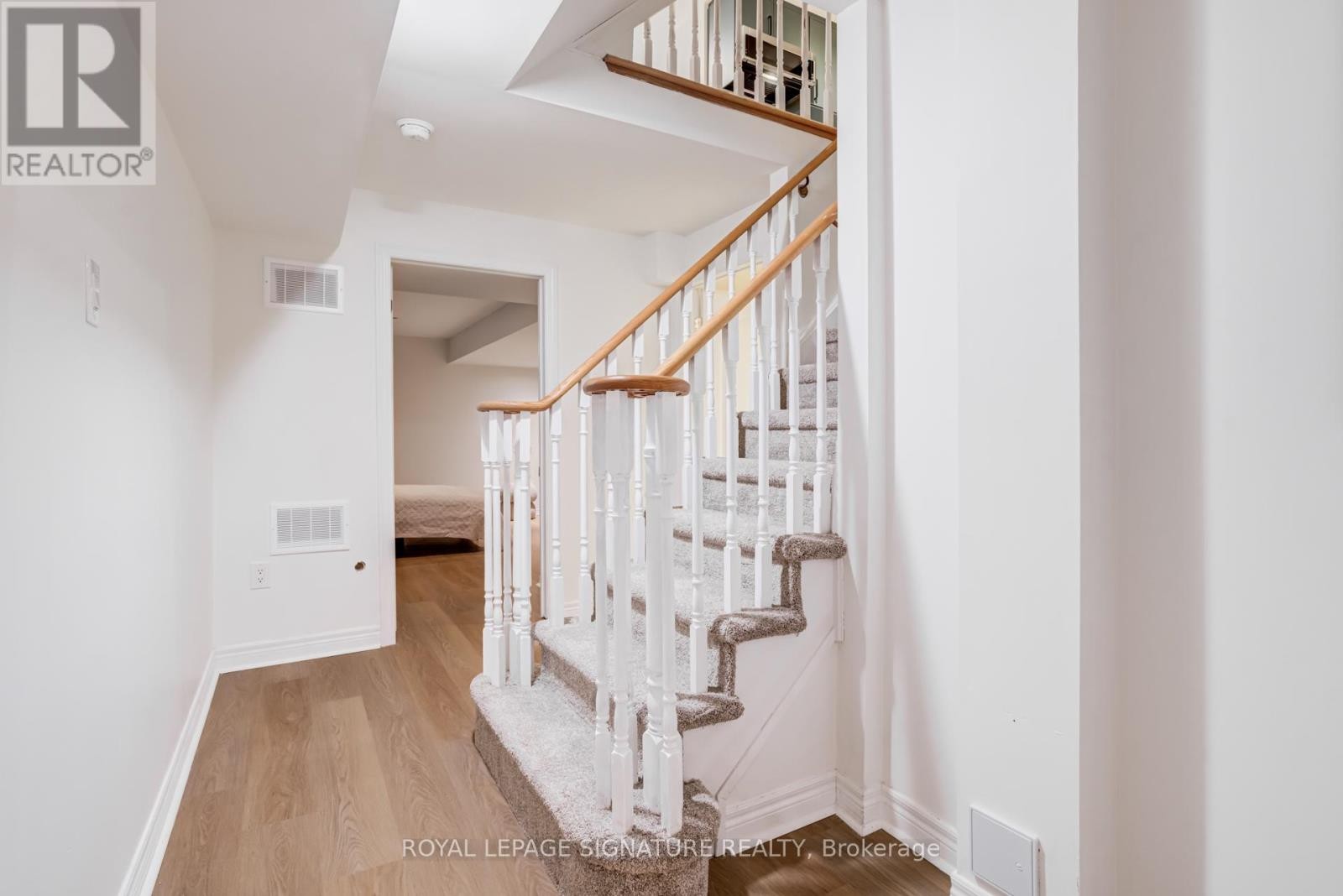 












10 - 1050 GRAND BOULEVARD

,
Oakville (FA Falgarwood),




Ontario
L6H2S5

