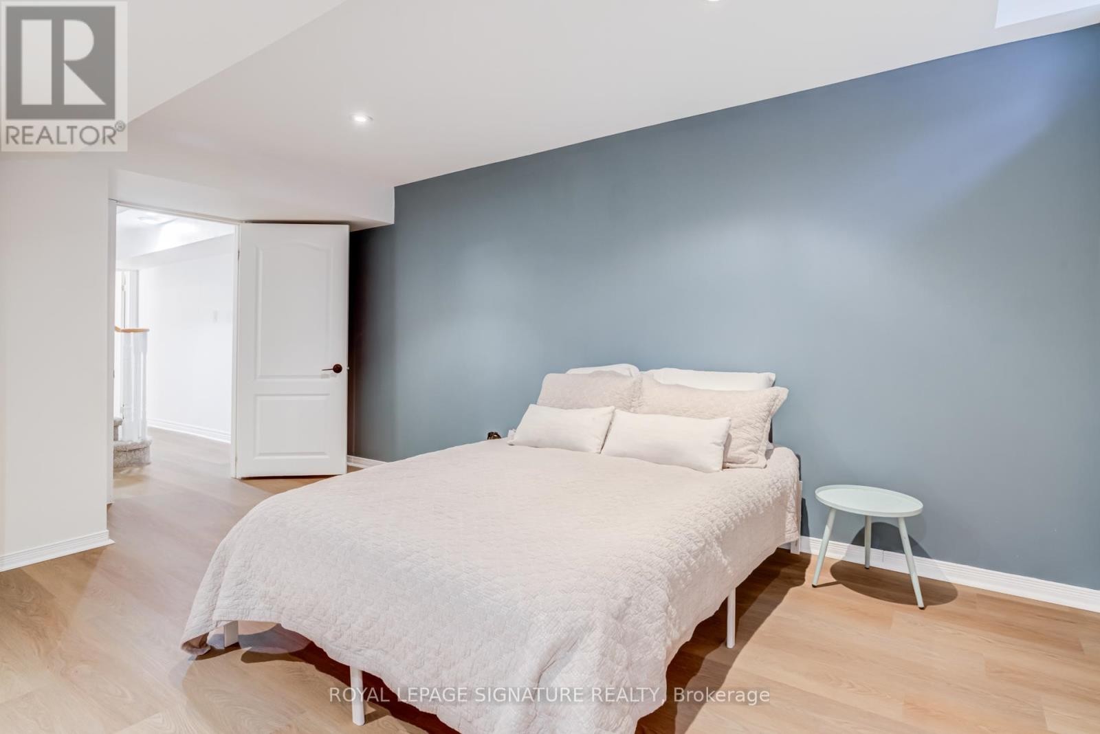 












10 - 1050 GRAND BOULEVARD

,
Oakville (FA Falgarwood),




Ontario
L6H2S5

