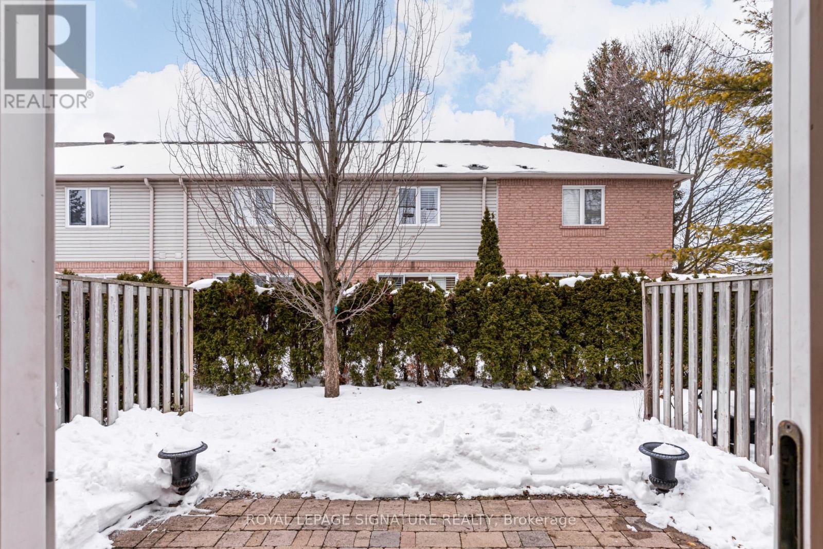 












10 - 1050 GRAND BOULEVARD

,
Oakville (FA Falgarwood),




Ontario
L6H2S5

