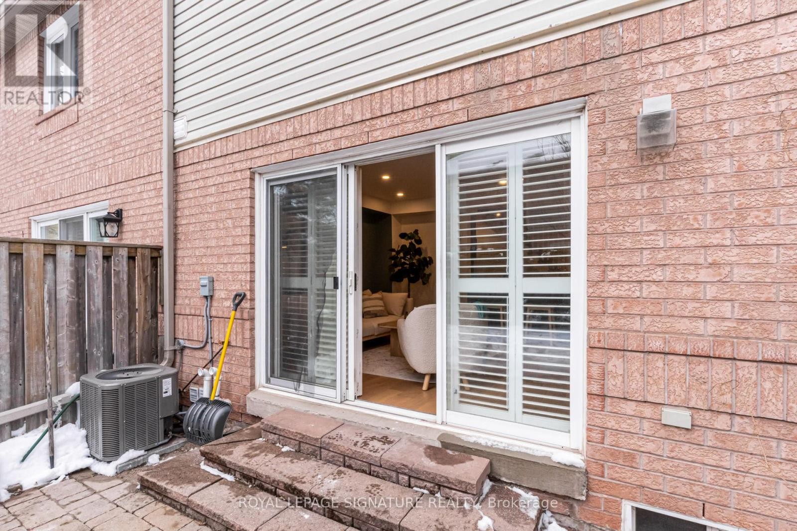 












10 - 1050 GRAND BOULEVARD

,
Oakville (FA Falgarwood),




Ontario
L6H2S5

