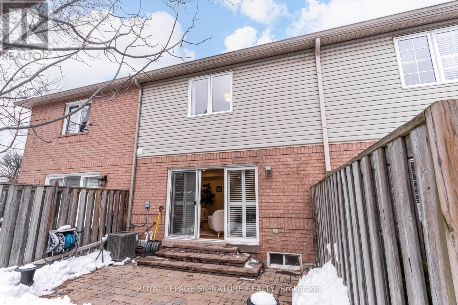 












10 - 1050 GRAND BOULEVARD

,
Oakville (FA Falgarwood),




Ontario
L6H2S5

