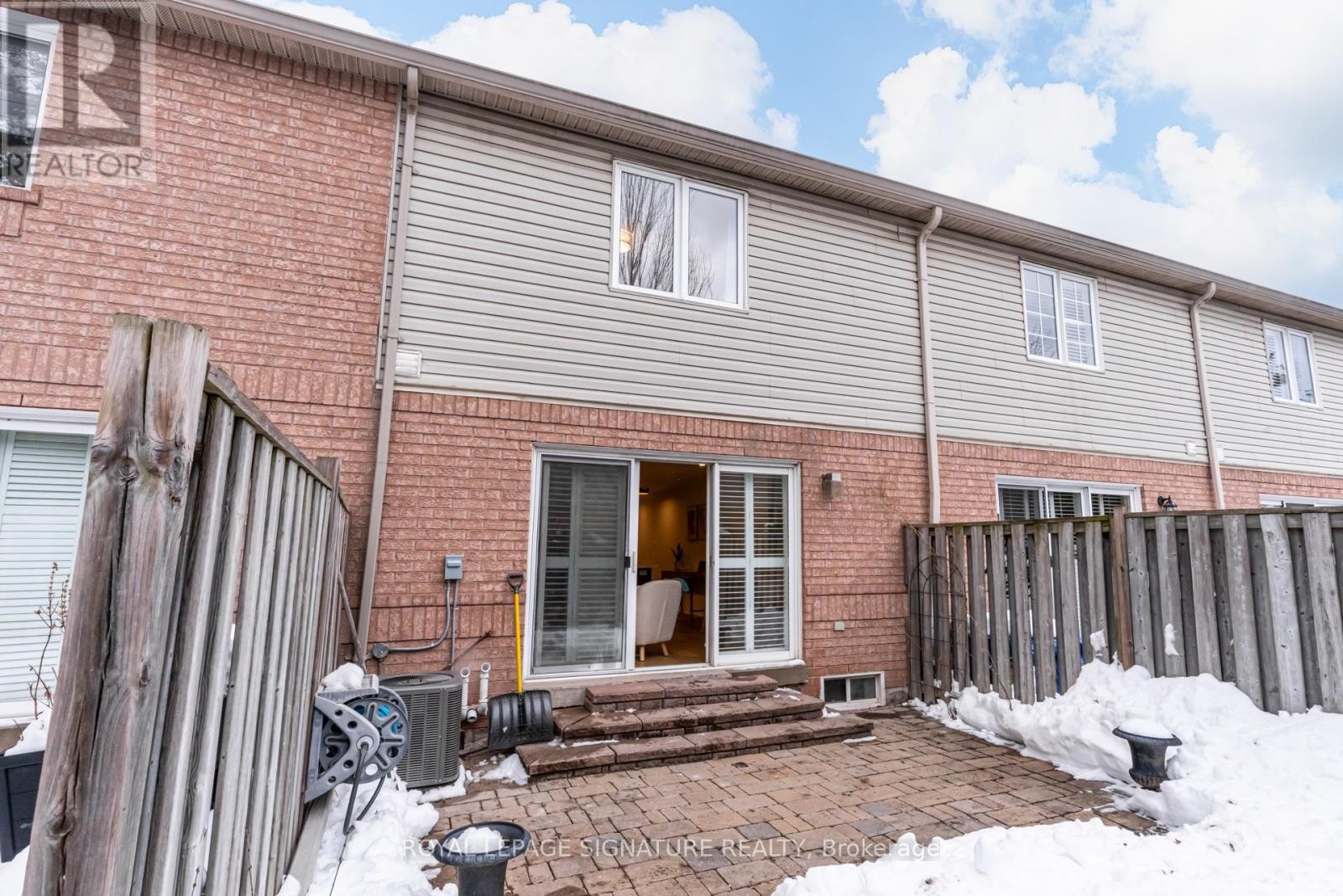 












10 - 1050 GRAND BOULEVARD

,
Oakville (FA Falgarwood),




Ontario
L6H2S5

