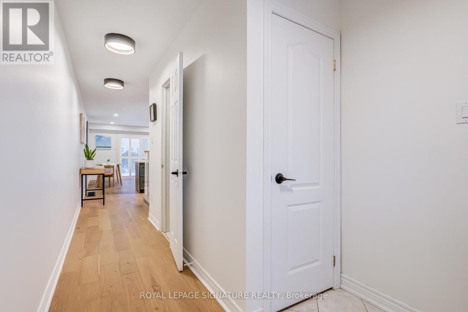 












10 - 1050 GRAND BOULEVARD

,
Oakville (FA Falgarwood),




Ontario
L6H2S5

