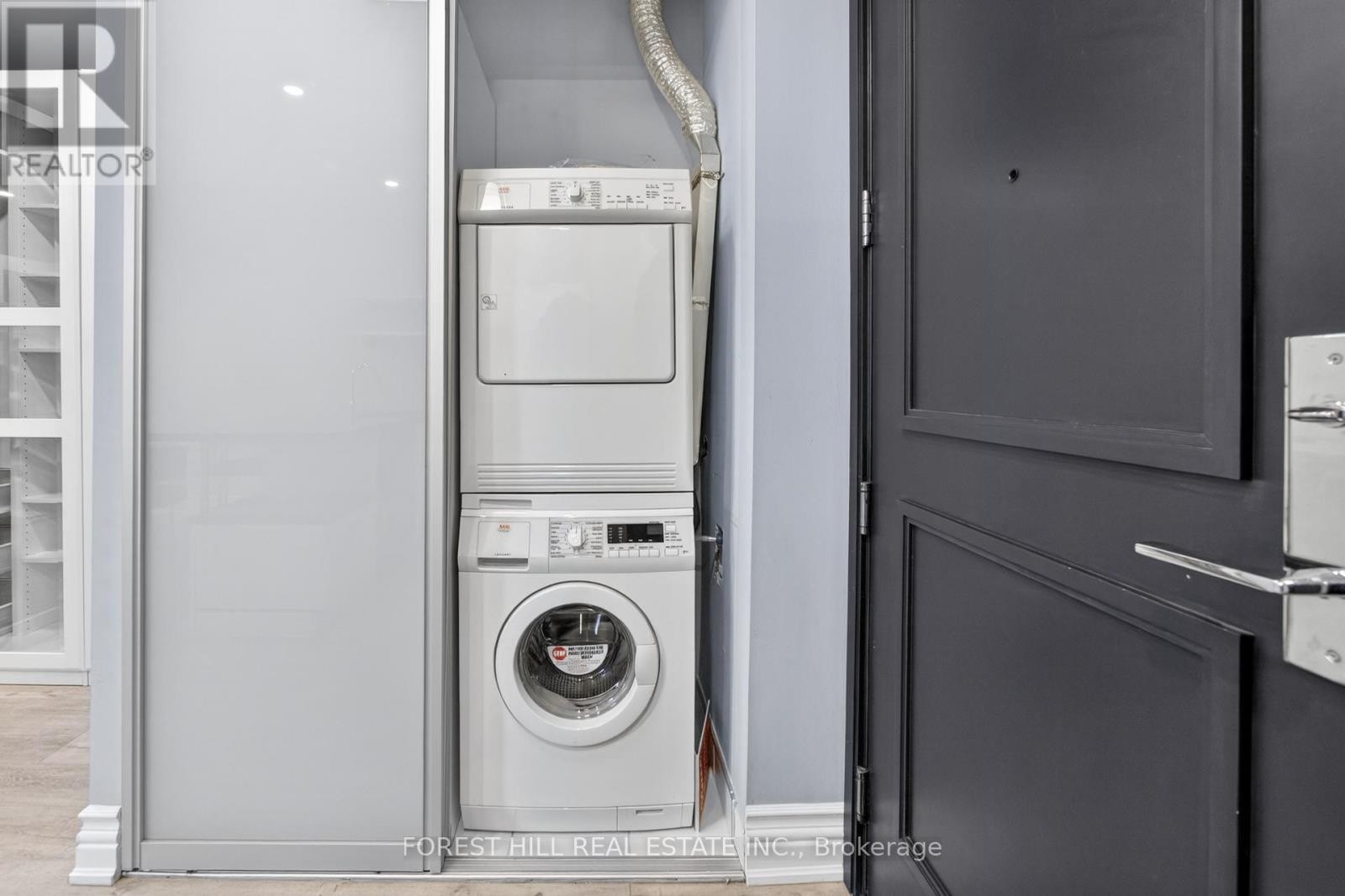 












509 - 88 PARK LAWN ROAD

,
Toronto (Mimico),




Ontario
M8Y0B5

