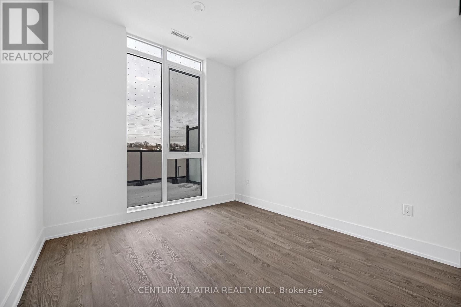 












211 - 858 DUPONT STREET

,
Toronto (Dovercourt-Wallace Emerson-Junction),




Ontario
M6G0C1

