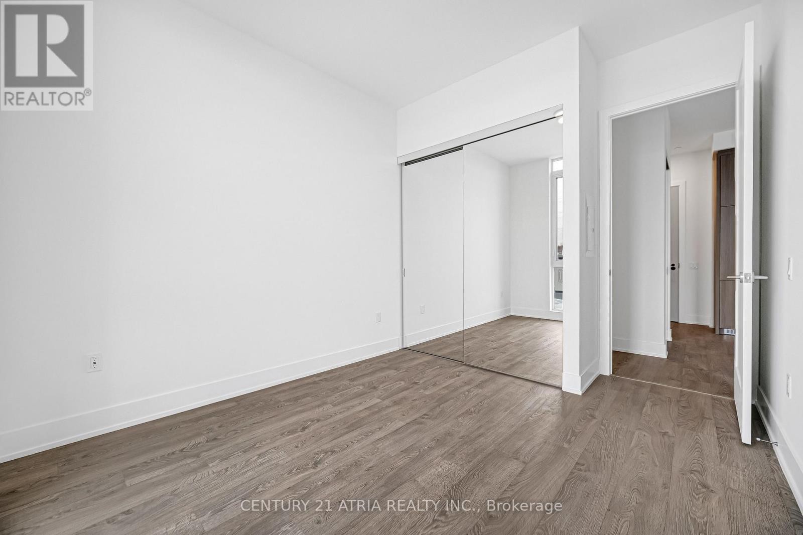 












211 - 858 DUPONT STREET

,
Toronto (Dovercourt-Wallace Emerson-Junction),




Ontario
M6G0C1

