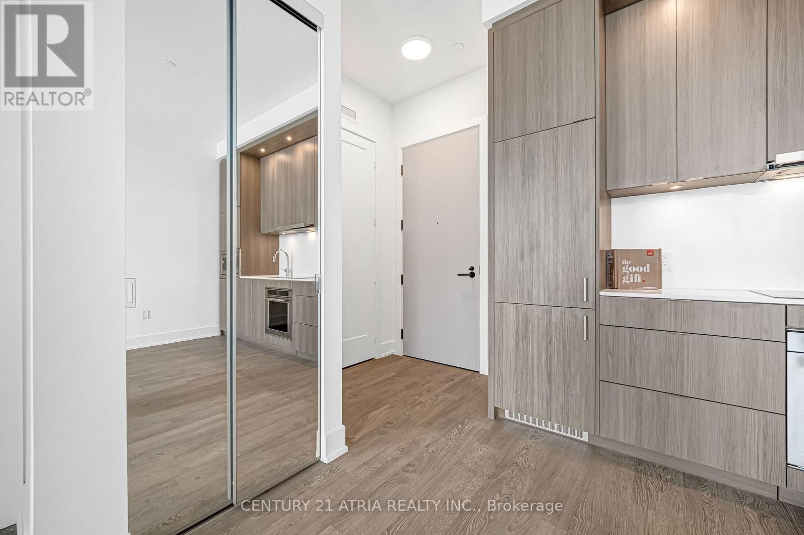 












211 - 858 DUPONT STREET

,
Toronto (Dovercourt-Wallace Emerson-Junction),




Ontario
M6G0C1

